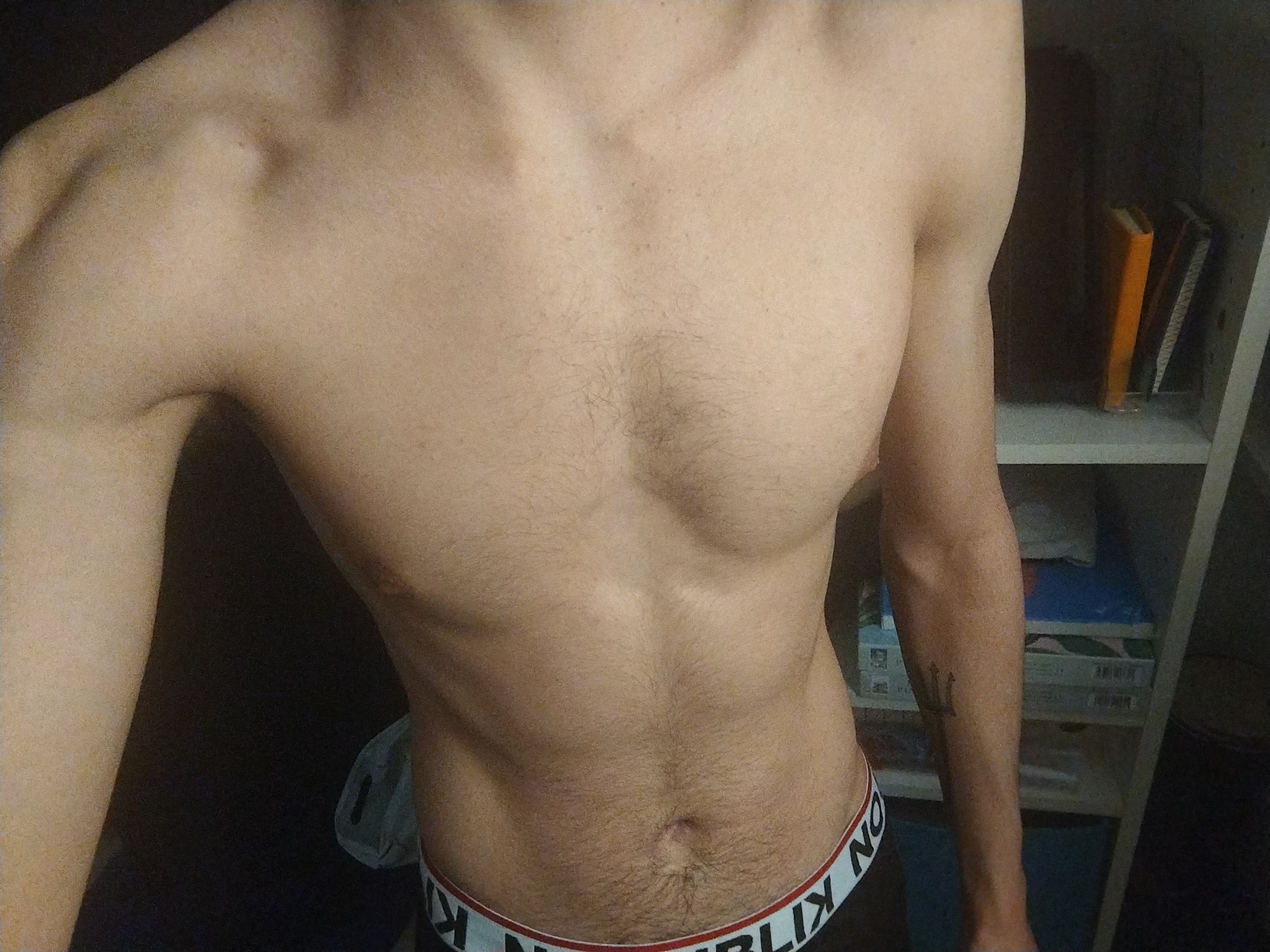 Anton, 23 ans, Jarménil